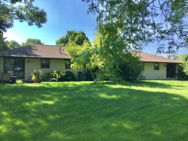 Building Photo - 443-445 Saint Bernard Dr