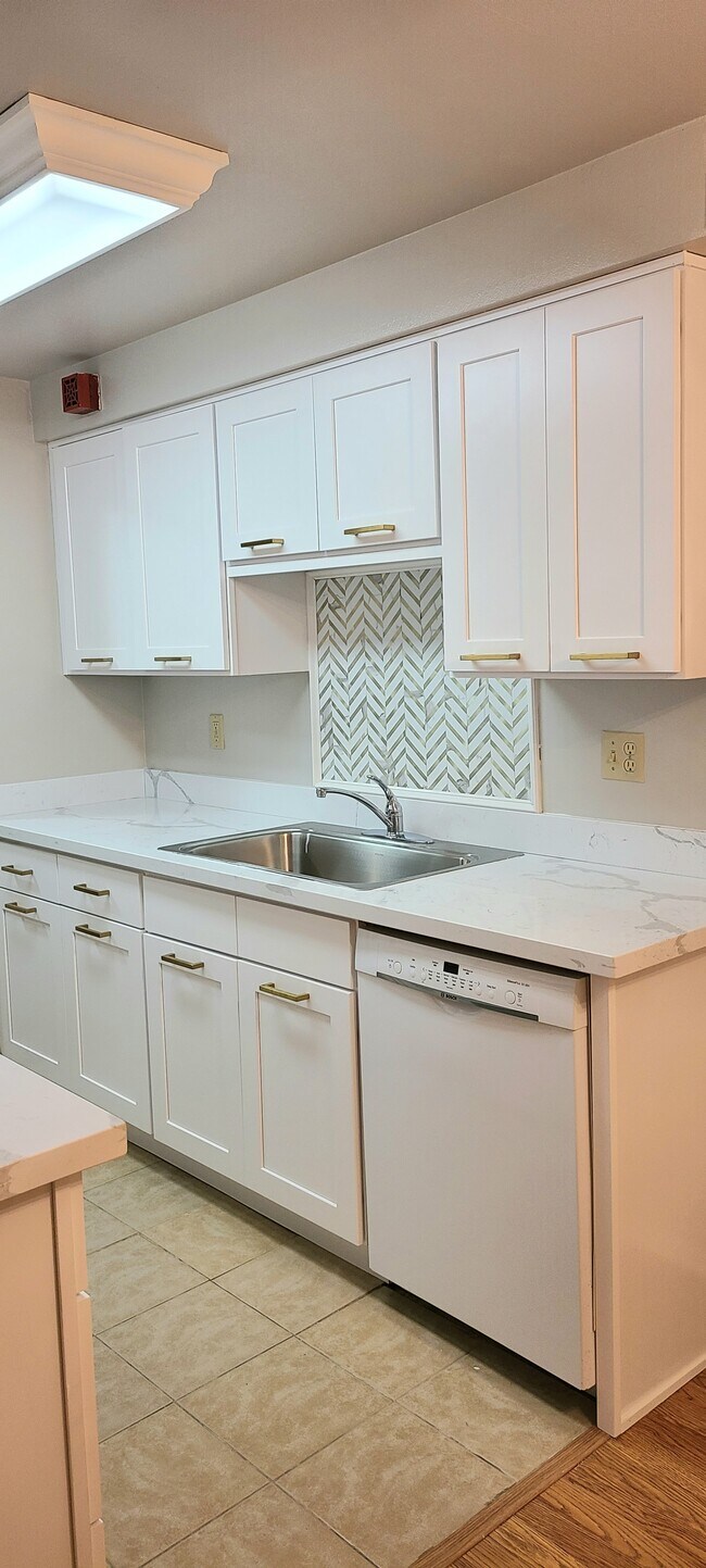 Kitchen - 11010 NE 68th St