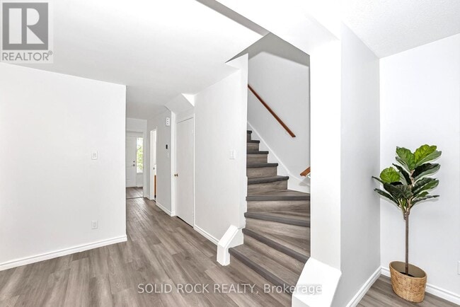 Building Photo - 348 Monica Crescent