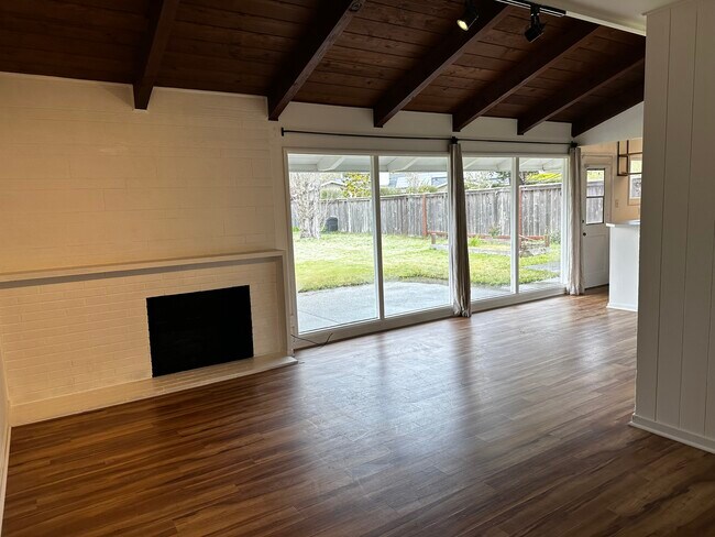 Building Photo - 255 Cecilia Way