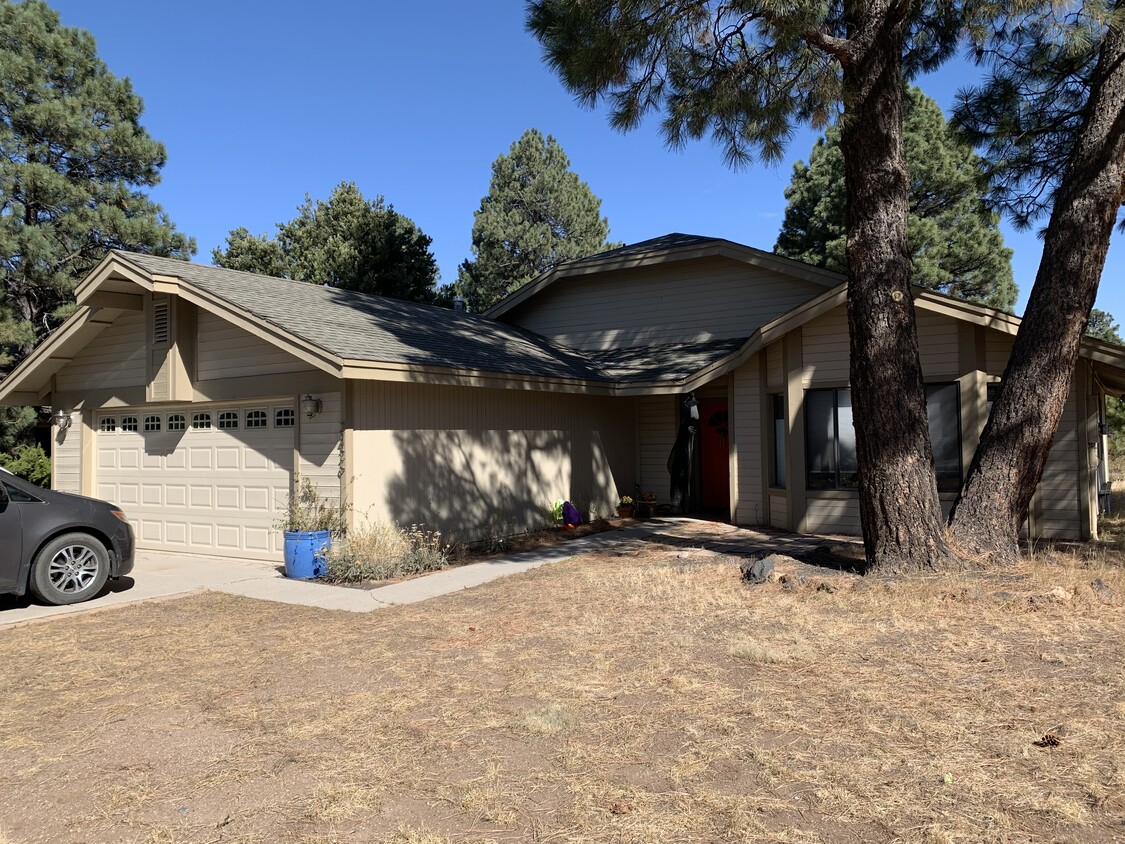 Primary Photo - 2426 N Strawberry Way