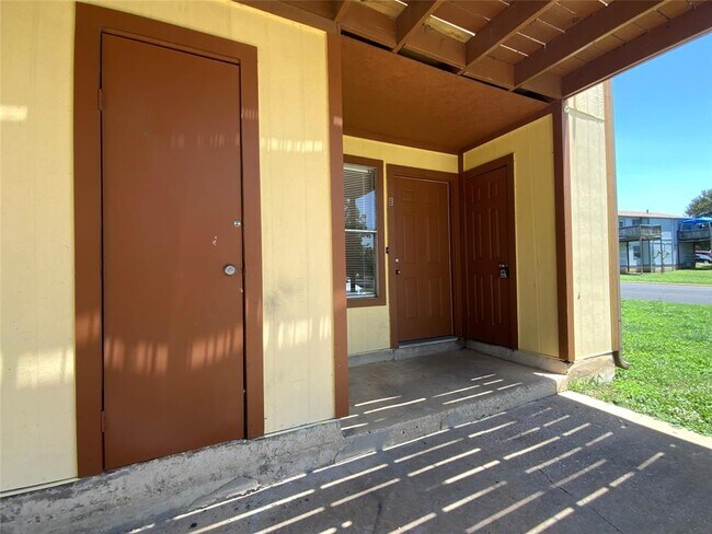 Building Photo - 2300 Cedrick Cove