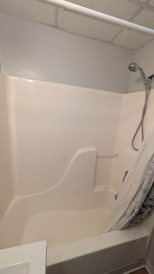 Foto del edificio - Creekside 1BR with Central Air and W/D