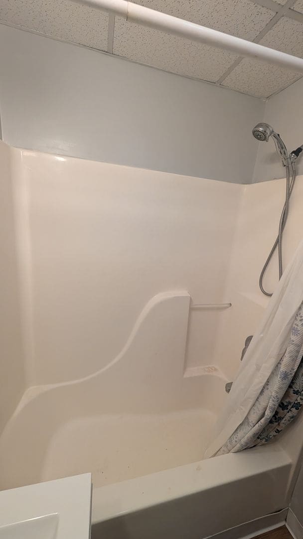 Building Photo - Creekside 1BR with Central Air and W/D