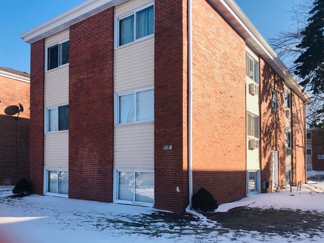Building Photo - 8281 W Elizabeth Ave
