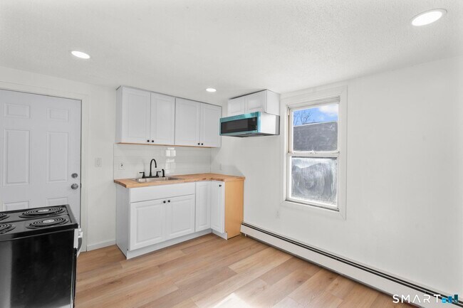 Foto del edificio - 26-28-28 Mc Lean St