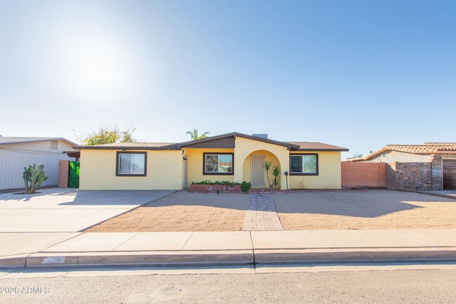 Building Photo - 1813 E Ellis Dr
