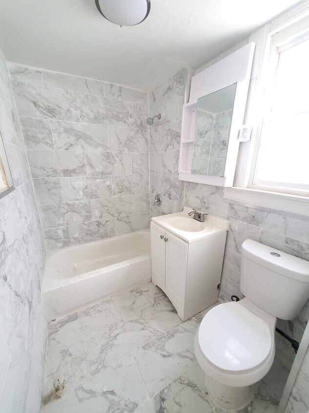 Bathroom (newly renovated) - 10764 Spa Pl