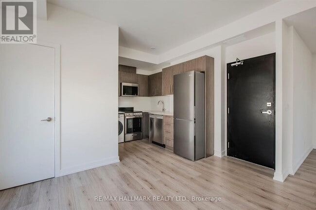 Photo du bâtiment - 871 Sheppard Ave W