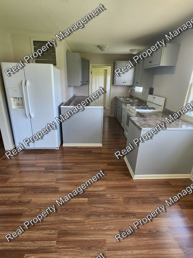 Foto del edificio - Updated Three Bedroom in South Haven