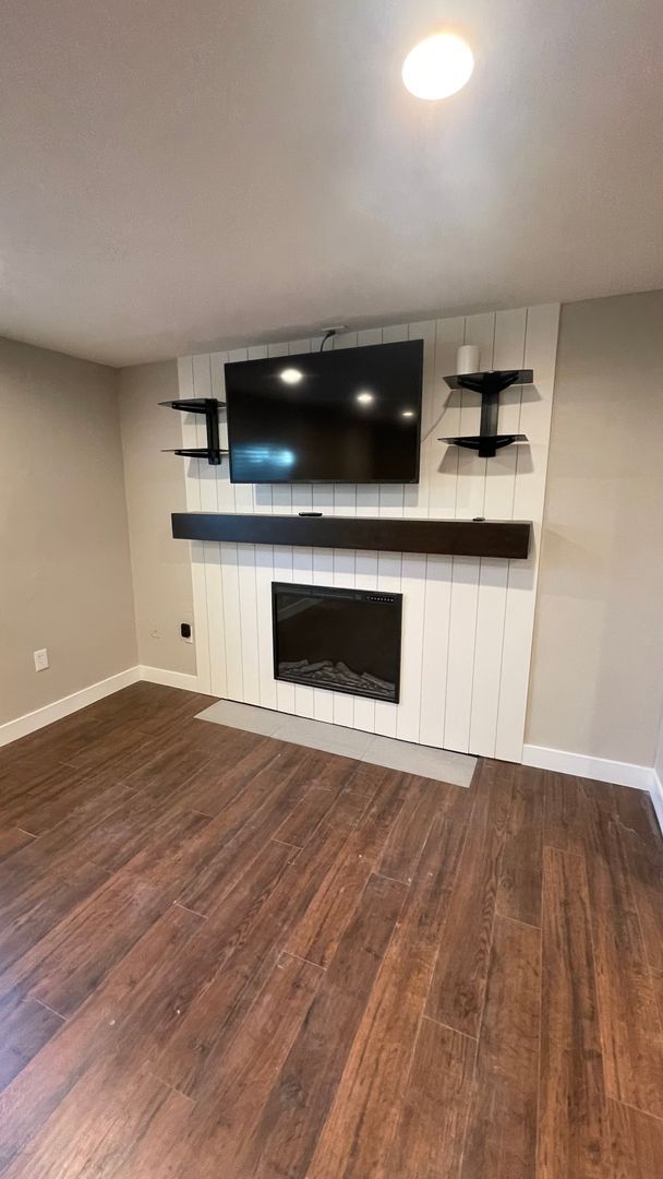 Building Photo - Beautiful 3 bedroom basement apartment!