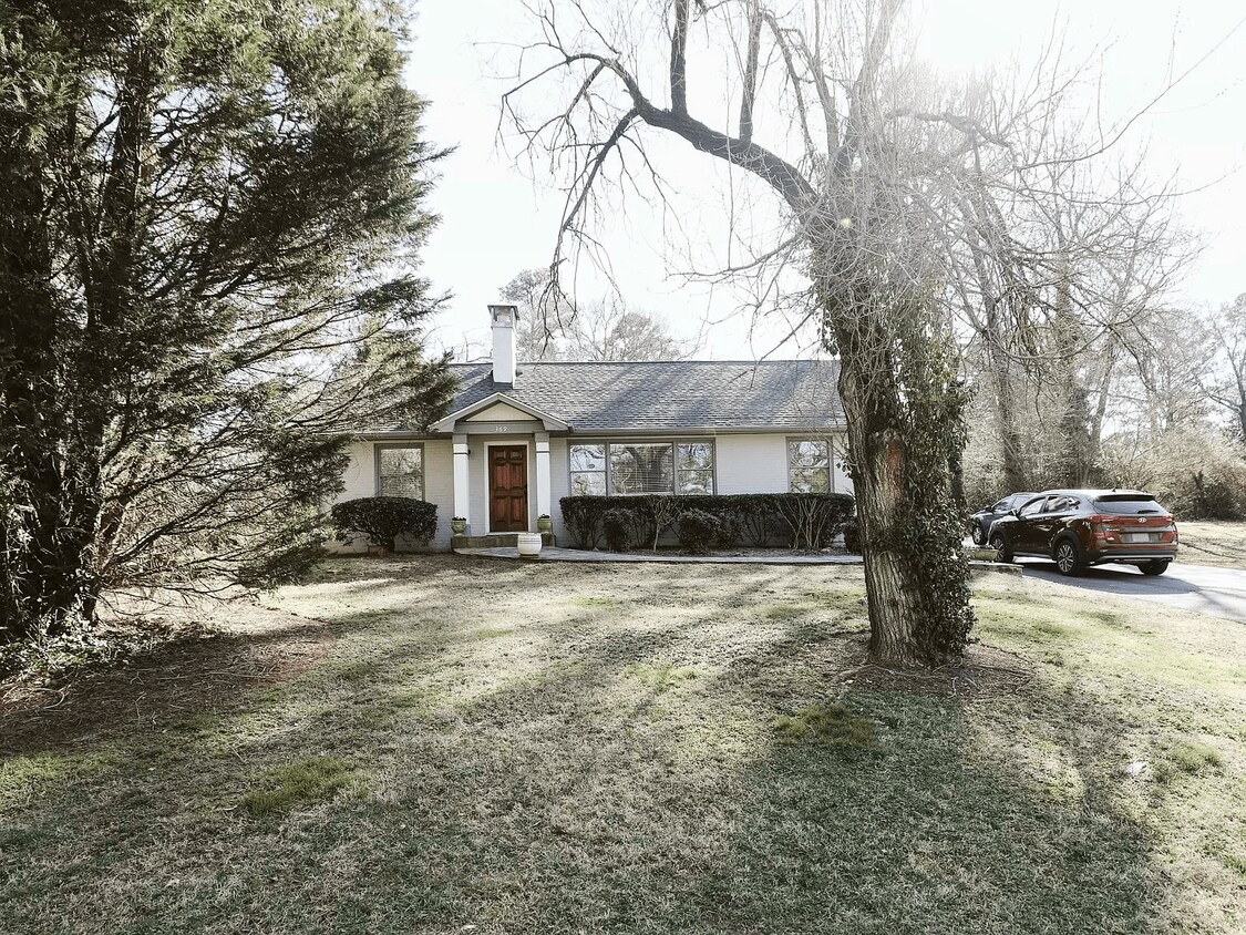Primary Photo - 369 Johnson Ferry Rd