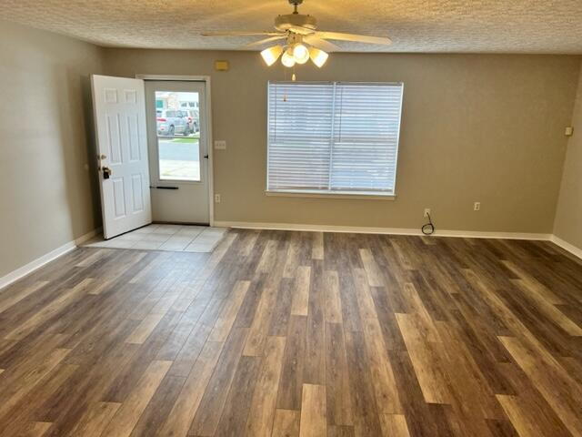Building Photo - "Charming 2-Bed, 2-Bath Townhouse Retreat ...