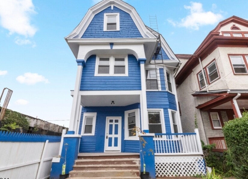 Primary Photo - 137 Renner Ave