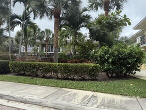 Building Photo - 1000 Palm Trail