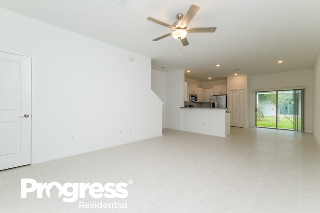 Foto del edificio - 8294 Crescent Oaks Dr