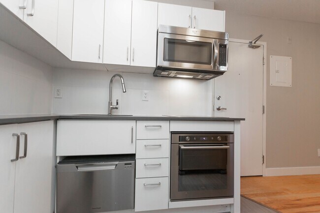 Building Photo - 56 Maitland Street