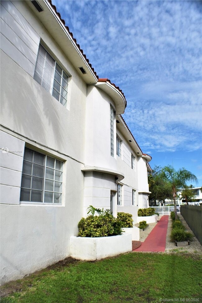 Building Photo - 1228 Marseille Dr