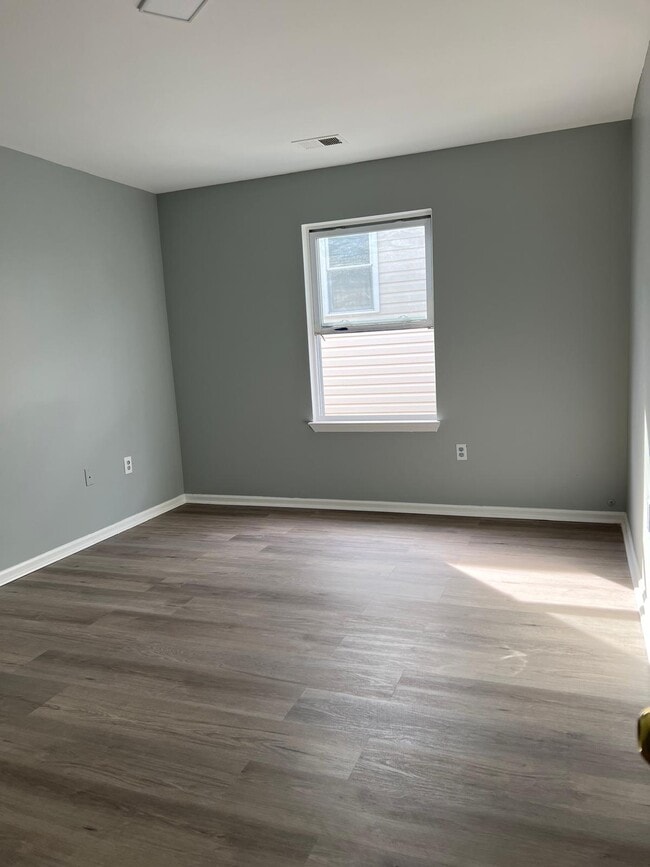 2nd bedroom - 44 Elwood Ave