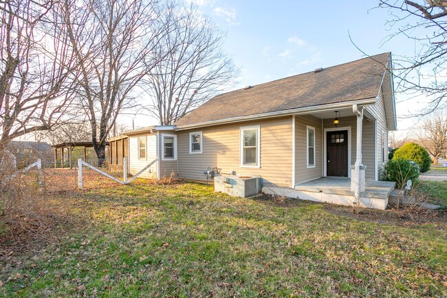 Building Photo - Charming Murfreesboro Home!
