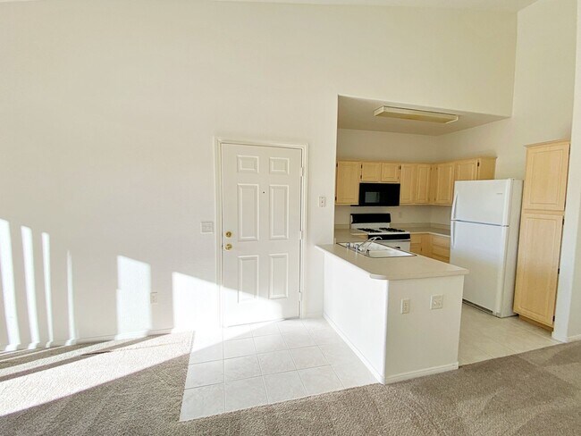 Foto del edificio - Upstairs 1 Bedroom Upstairs Condo with Mou...
