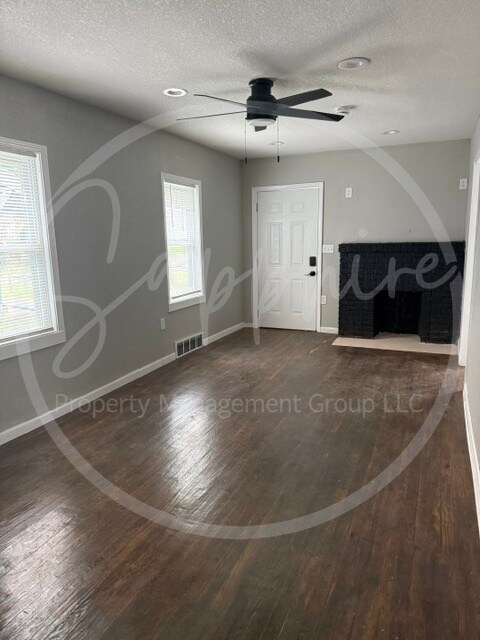 Foto del edificio - 7411 Montgall Ave