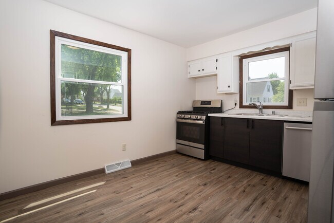 Foto del edificio - 2110 S 96th St