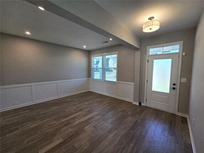 Foto del edificio - 121 Linden Ct