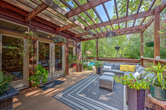 Photo - 21 E Martin Luther King Jr Blvd House