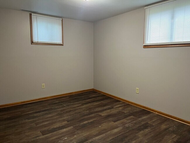Building Photo - SKJJT LLC-4743