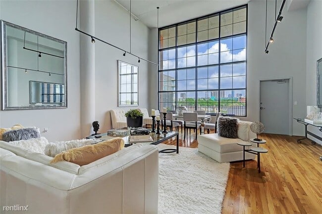 Building Photo - 1 br, 2 bath Condo - 1025 S Shepherd Dr