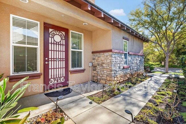 Building Photo - 504 Eureka Dr