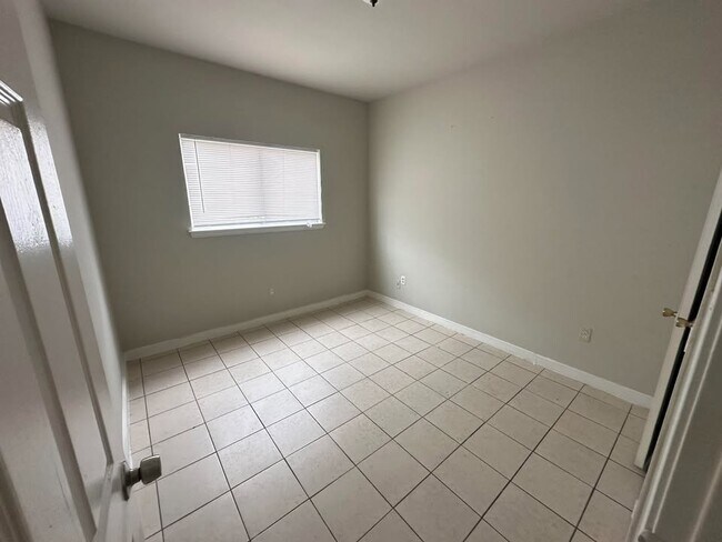Foto del edificio - 12300 Hodges St
