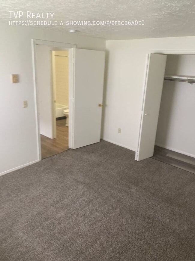 Building Photo - 136 Fox Hill Ln