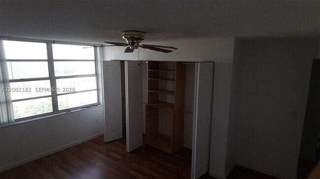 Foto del edificio - 2750 NE 183rd St