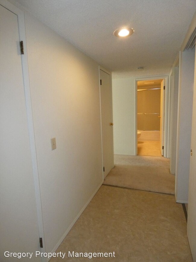 Building Photo - 2 br, 1 bath Condo - 8642 164th Ave NE #B204
