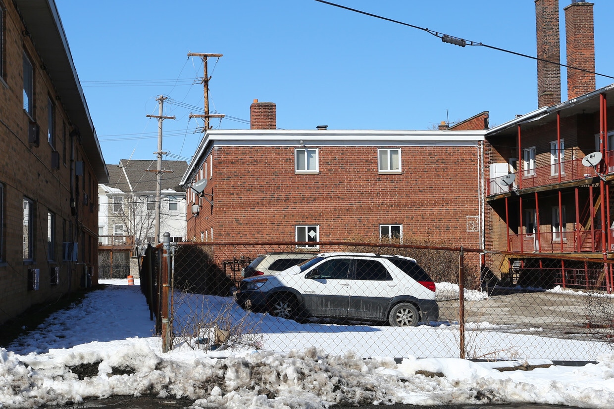 Building Photo - 17550 Lake Shore Blvd