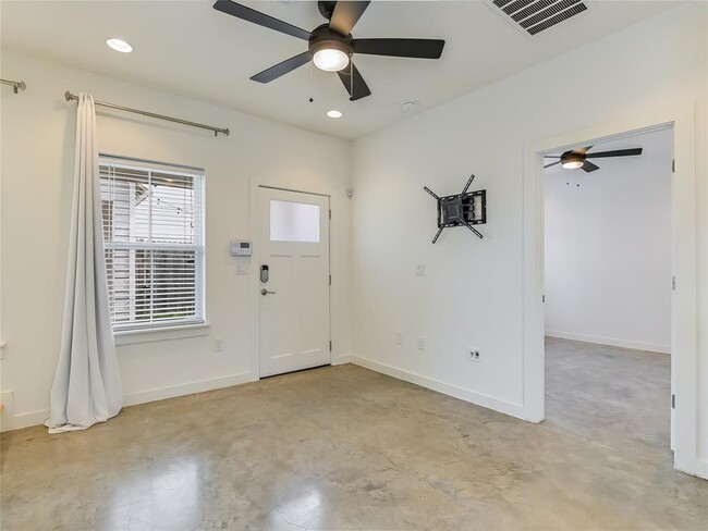 Building Photo - 3107 Lyons Rd