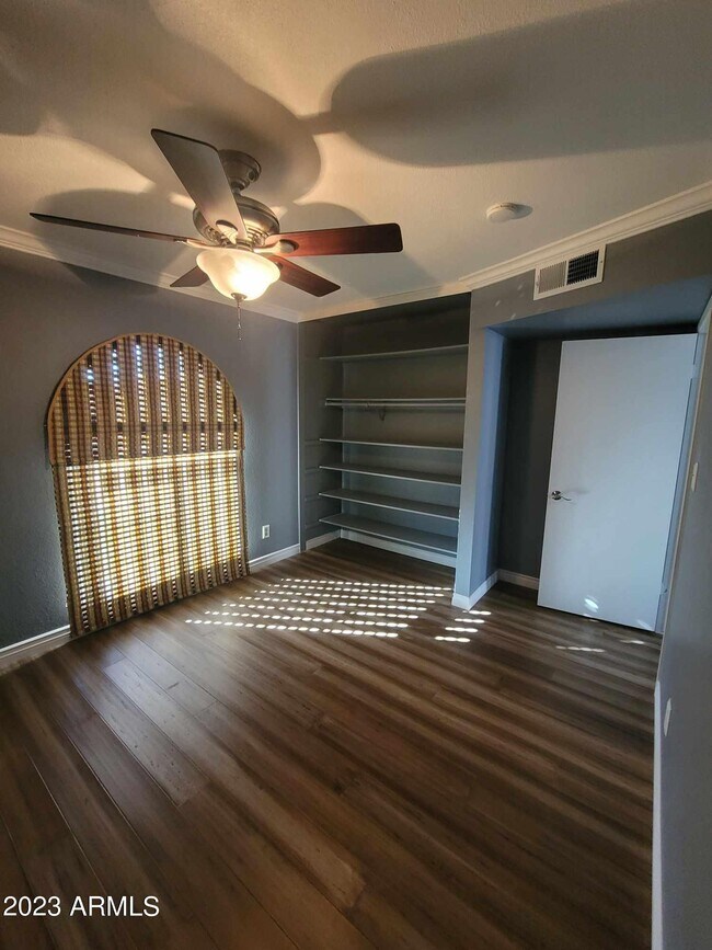 Building Photo - 5338 GARDEN Dr