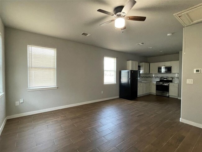 Building Photo - 884 Rd 3550