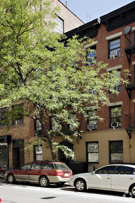 Building Photo - 335 E 21st St