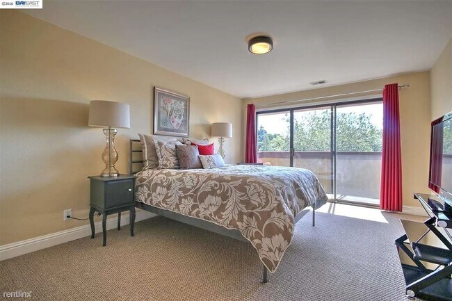 Foto del edificio - 3 br, 2 bath Condo - 26937 Hayward Bouleva...