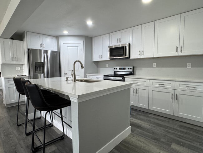 Building Photo - 9300 9300 N