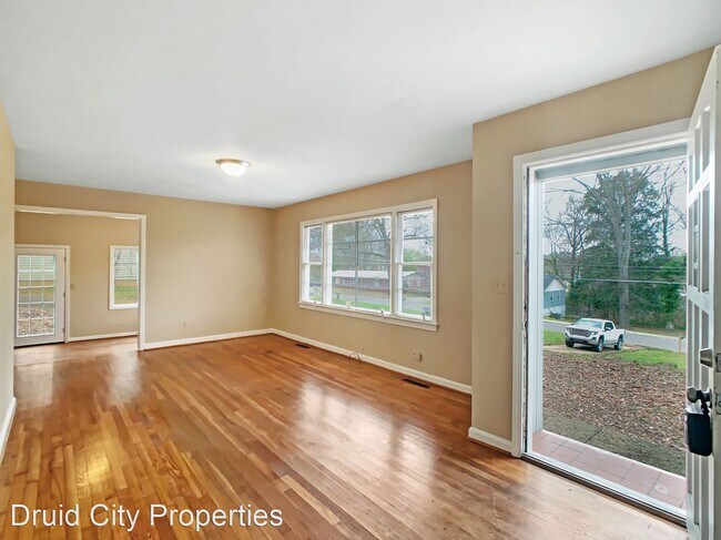 Building Photo - 3 br, 1.5 bath House - 5 Dogwood Lane