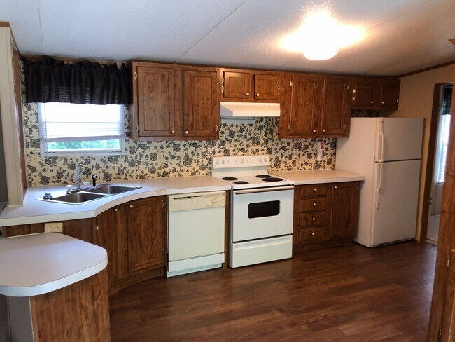 Building Photo - For Rent