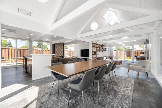 Building Photo - 4131 Phoenix St