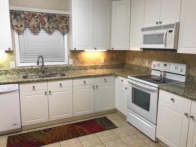 Kitchen - 1293 N Dean Rd
