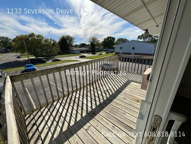 Building Photo - 2 bedroom/ 1 bath apartment in Sun Prairie...