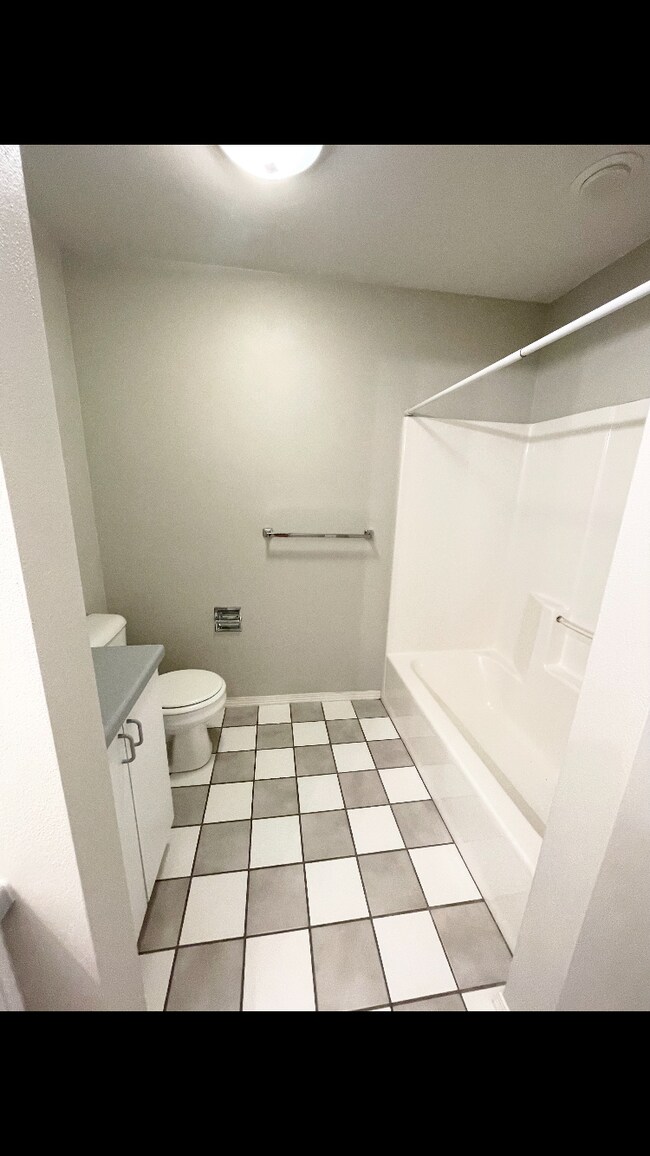 Foto del edificio - 2457 N Lynndale Dr