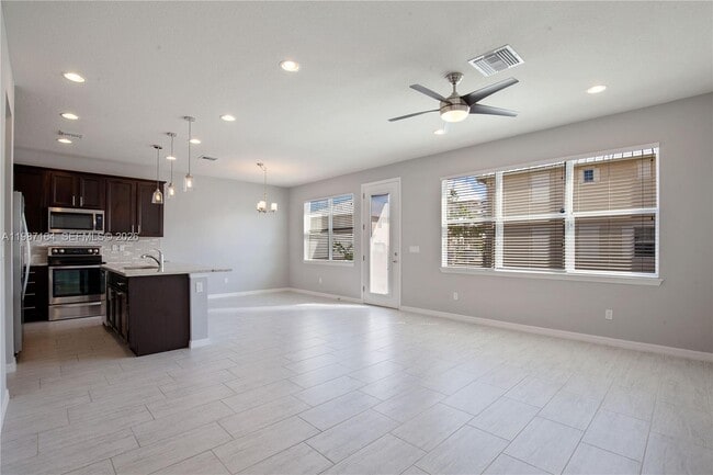 Building Photo - 1101 Banyan Dr